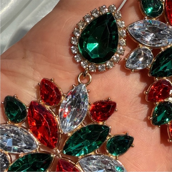 New! Christmas jewelry Festive Red and Green Teardrop Earrings - Picture 5 of 7